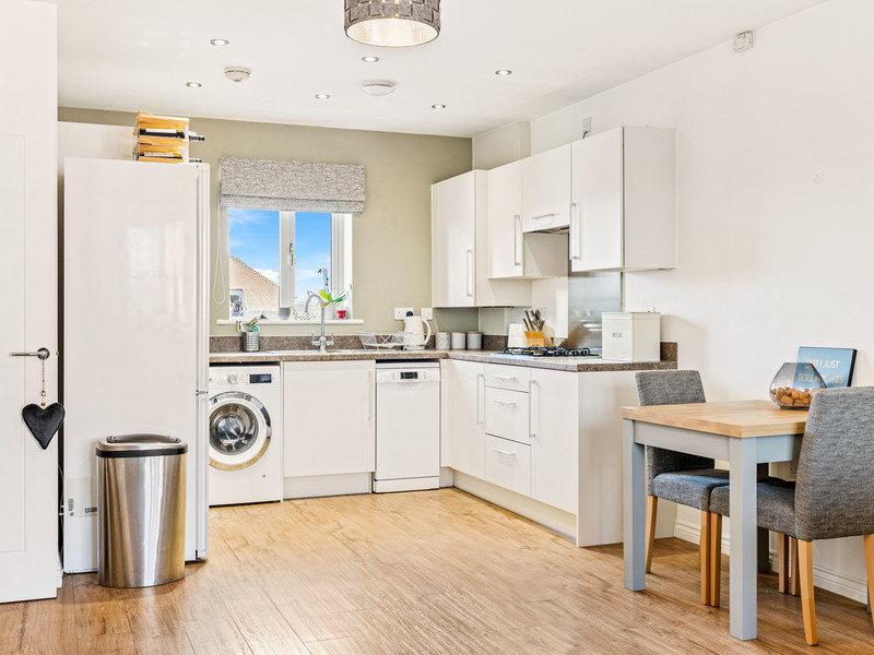 1 bed Apartment For Sale in Horley, Surrey