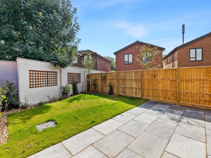 3 bed House - Semi For Sale in Horley, Surrey - 2