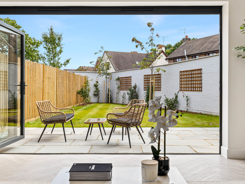 3 bed House - Semi For Sale in Horley, Surrey - 3