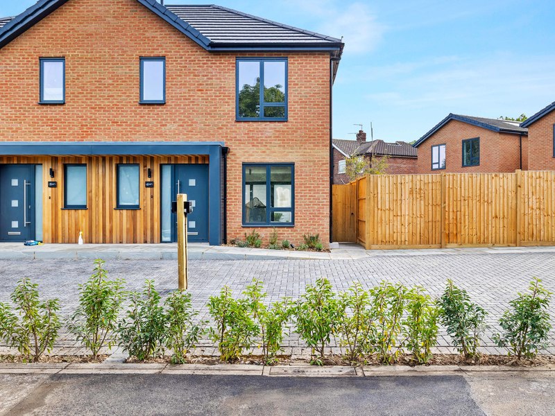 3 bed House - Semi For Sale in Horley, Surrey