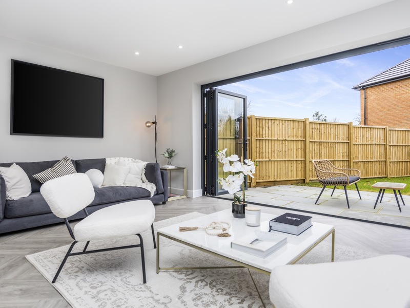3 bed House - Detached For Sale in Horley, Surrey - 2