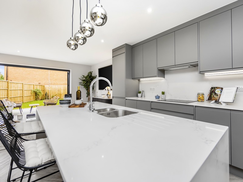 3 bed House - Detached For Sale in Horley, Surrey - 3