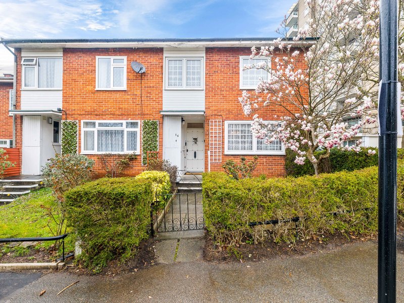 4 bed House - End Terrace For Sale in London, Greater London