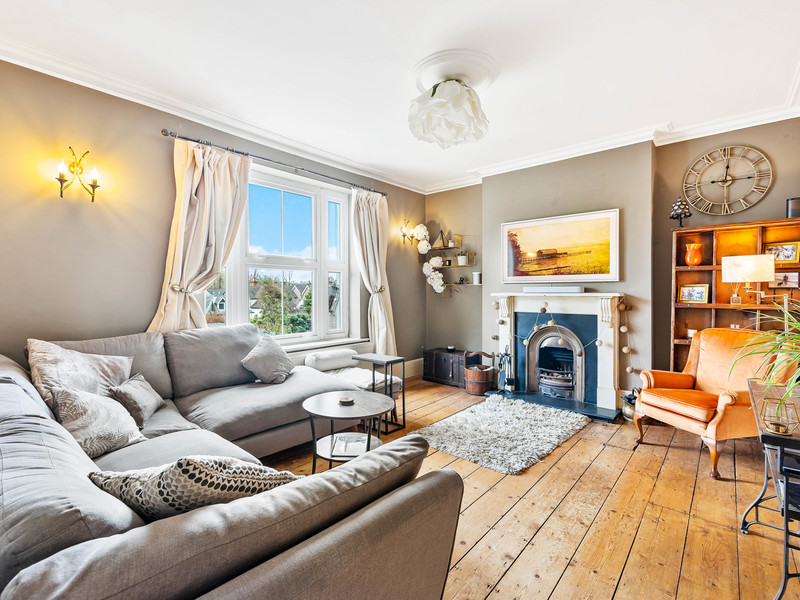2 bed Apartment For Sale in Reigate, Surrey