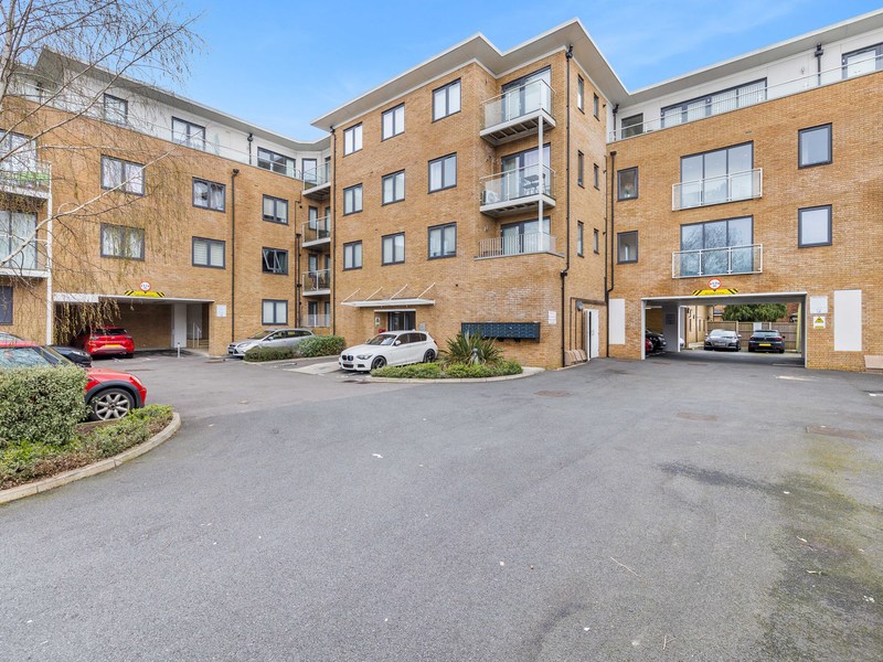 2 bed Apartment For Sale in Horley, Surrey - 2