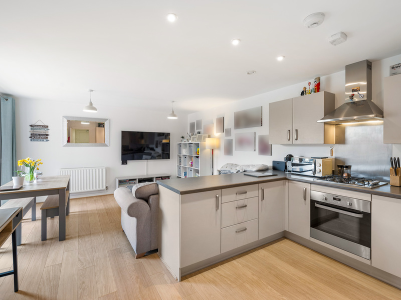 2 bed Apartment For Sale in Horley, Surrey - 3