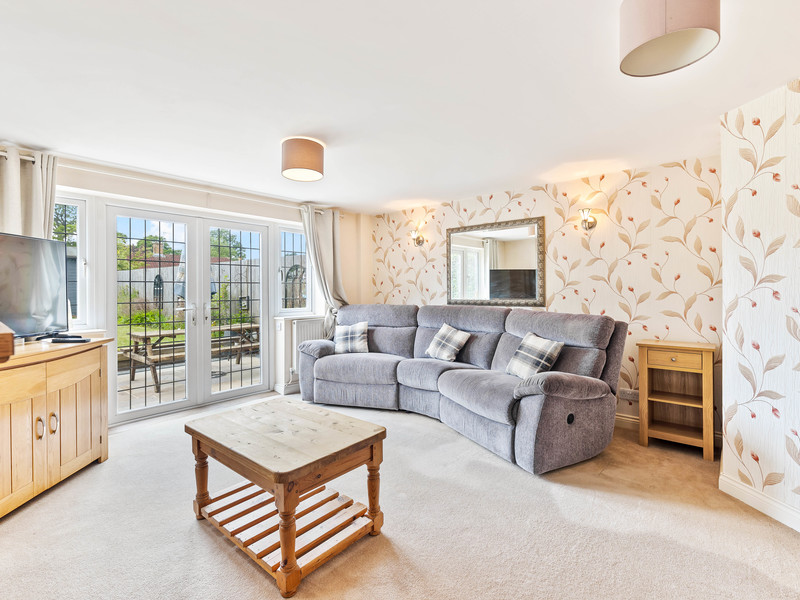 3 bed House - Semi For Sale in Horley, Surrey - 2