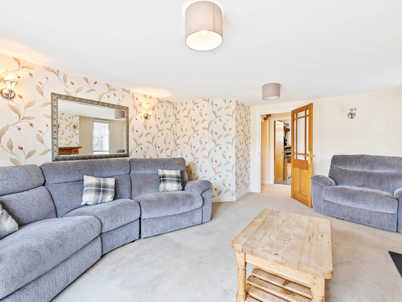 3 bed House - Semi For Sale in Horley, Surrey - 3