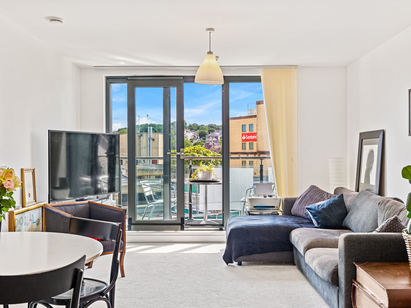2 bed Apartment For Rent in Redhill, Surrey - 2