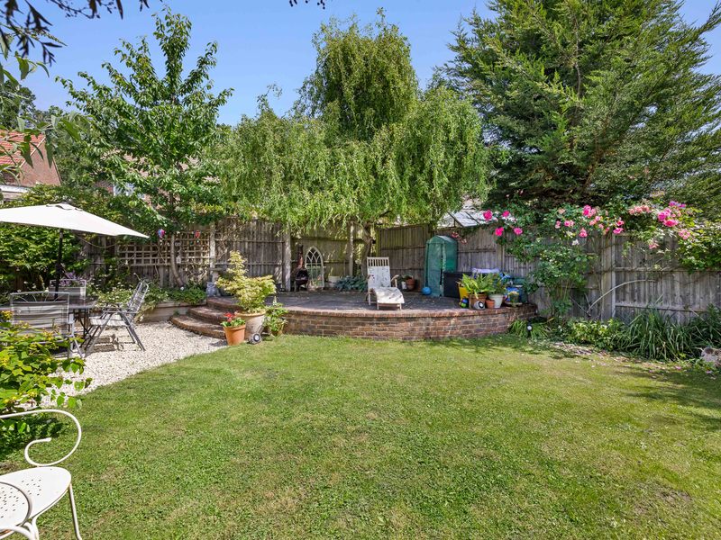 3 bed House - Semi For Sale in Redhill, Surrey - 2