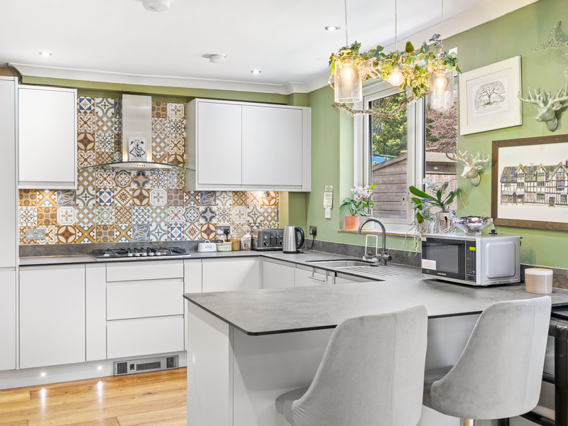 3 bed House - Semi For Sale in Redhill, Surrey