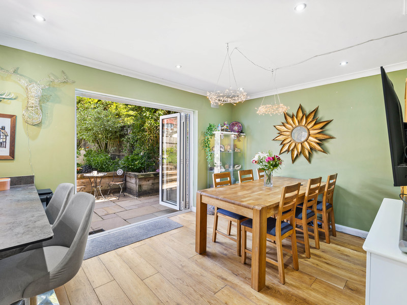 3 bed House - Semi For Sale in Redhill, Surrey - 3