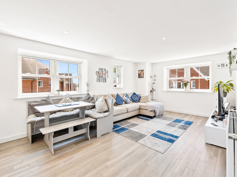 2 bed Apartment For Sale in Horley, Surrey - 3