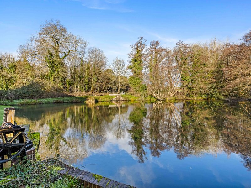 3 bed House - Mews For Sale in Dorking, Surrey - 2