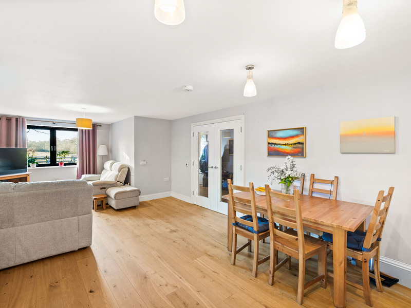 3 bed House - Mews For Sale in Dorking, Surrey - 3