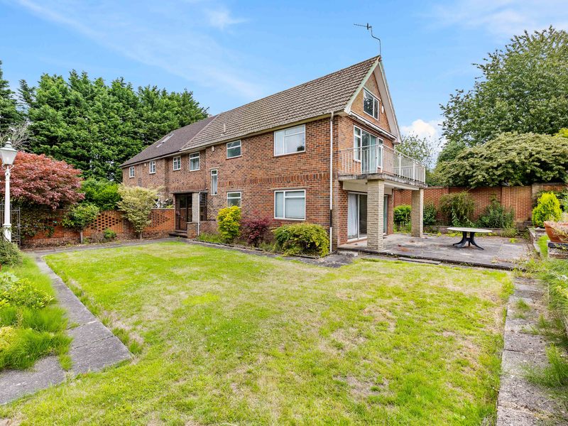 3 bed House - Semi For Sale in Redhill, Surrey
