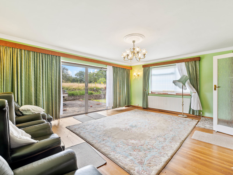 3 bed House - Semi For Sale in Redhill, Surrey - 3
