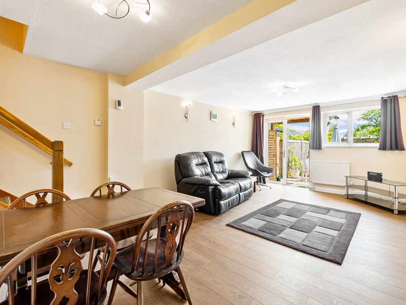 1 bed House - Terrace For Sale in Horley, Surrey - 2