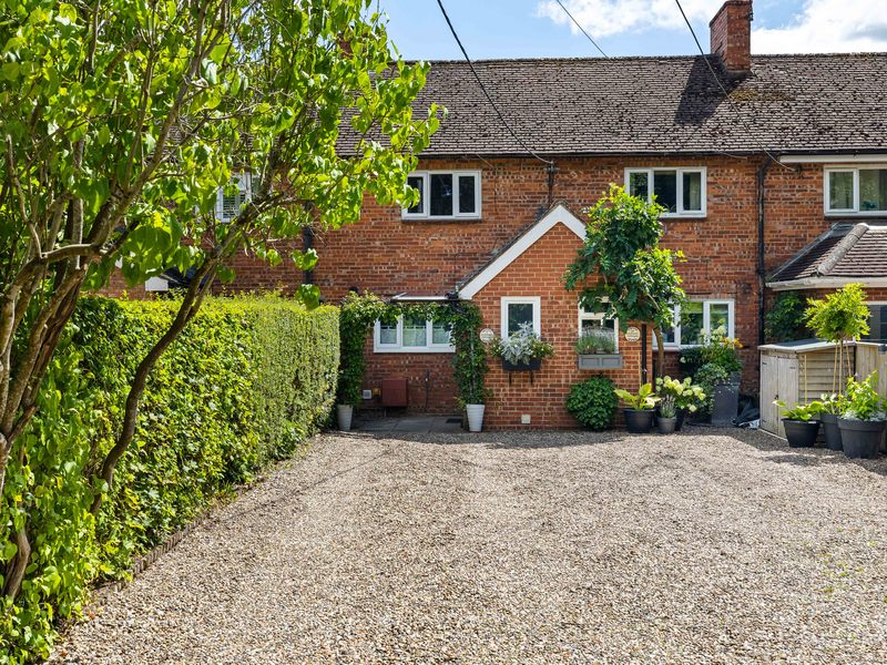 1 bed House - Terrace For Sale in Horley, Surrey - 3