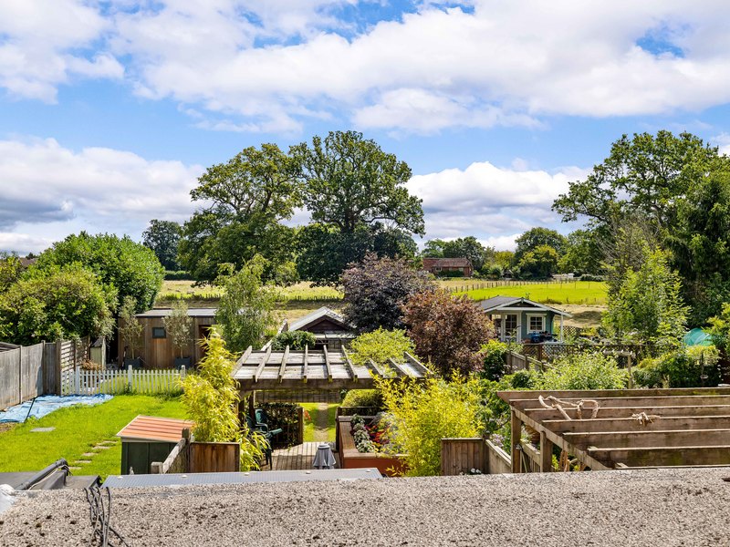 1 bed House - Terrace For Sale in Horley, Surrey