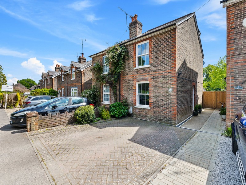 3 bed House - Semi For Sale in Horley, Surrey