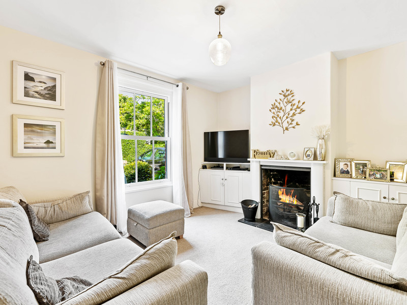 3 bed House - Semi For Sale in Horley, Surrey - 2