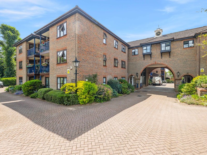 1 bed Apartment For Sale in Reigate, Surrey