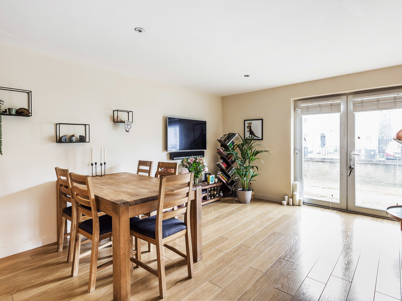 2 bed Apartment For Sale in Whyteleafe, Surrey - 2