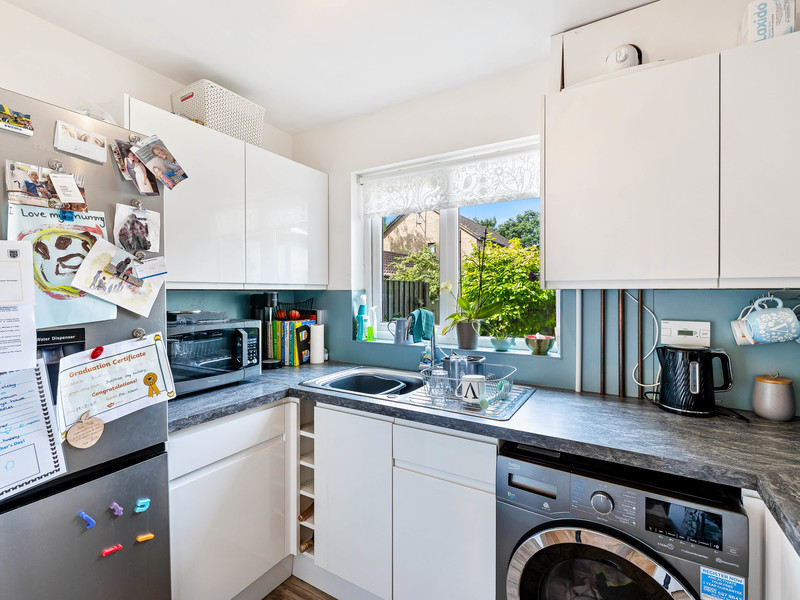 2 bed House - Terrace For Sale in Horley, Surrey - 2