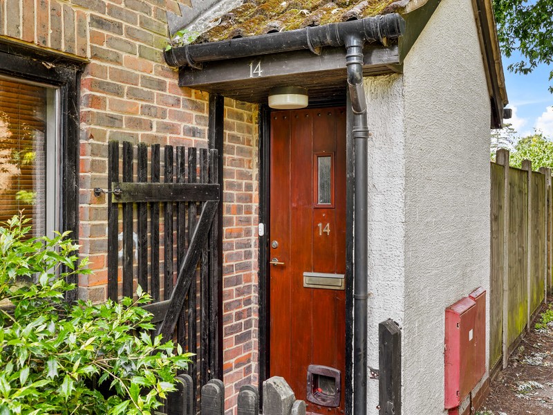 2 bed House - Terrace For Sale in Horley, Surrey - 3