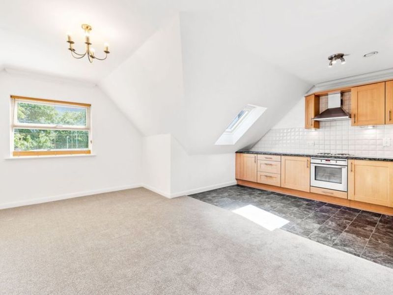 1 bed Apartment For Rent in Reigate, Surrey - 3