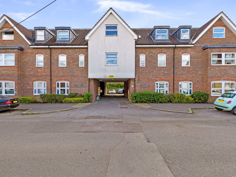 1 bed Apartment For Rent in Reigate, Surrey