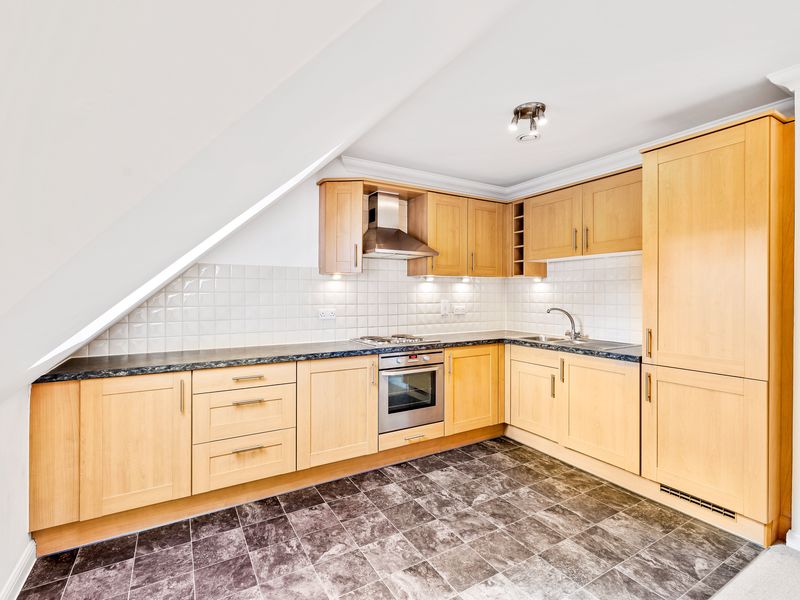 1 bed Apartment For Rent in Reigate, Surrey - 2