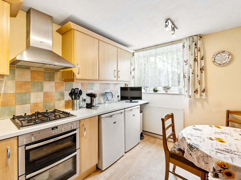 2 bed Apartment For Sale in Tooting, London - 3