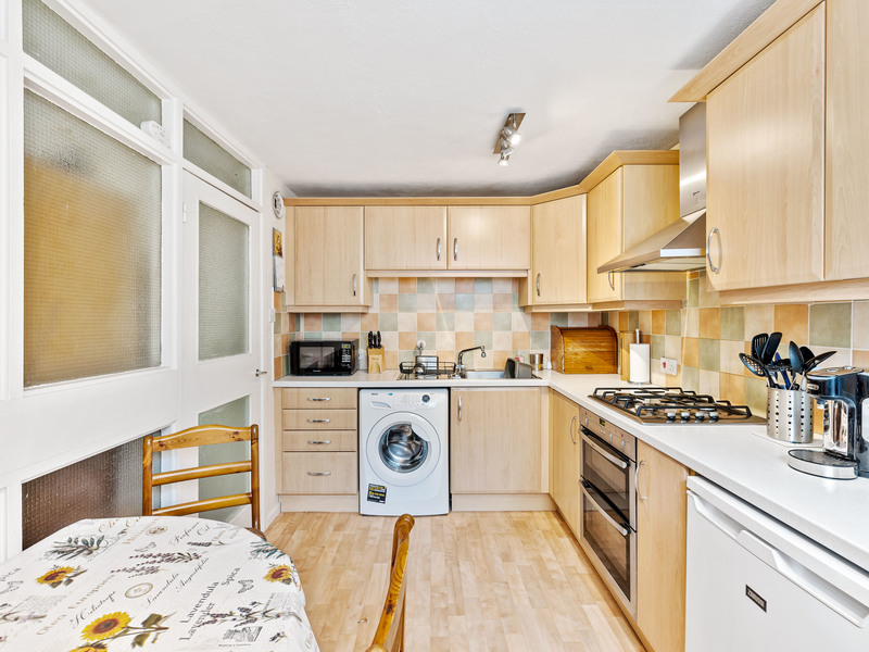 2 bed Apartment For Sale in Tooting, London - 2