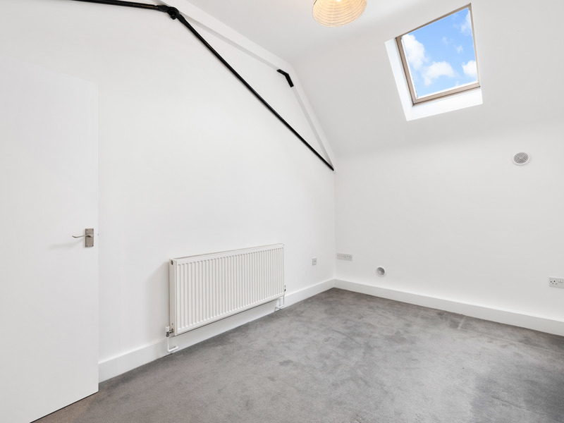 1 bed Apartment For Rent in Redhill, Surrey - 3