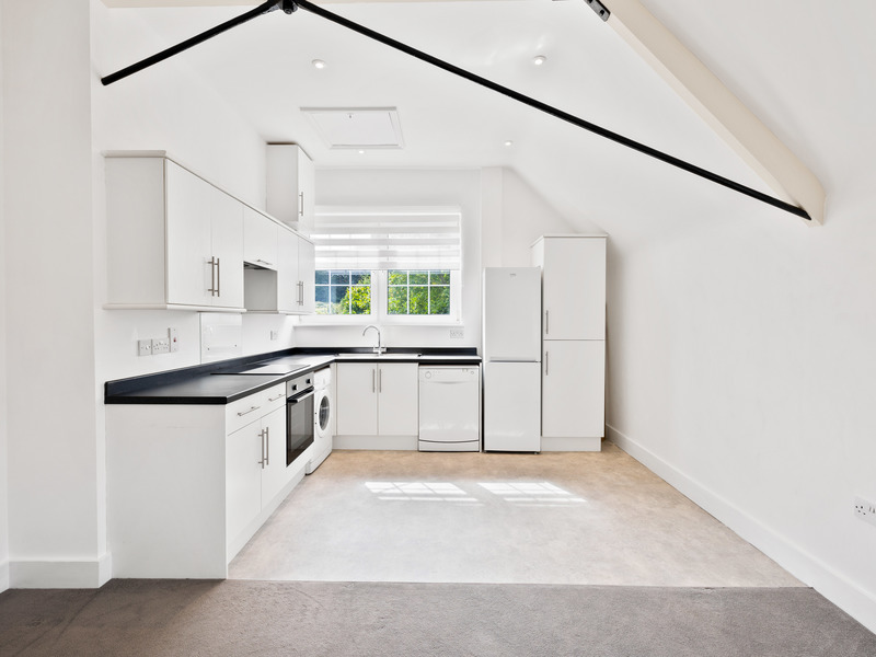1 bed Apartment For Rent in Redhill, Surrey - 2