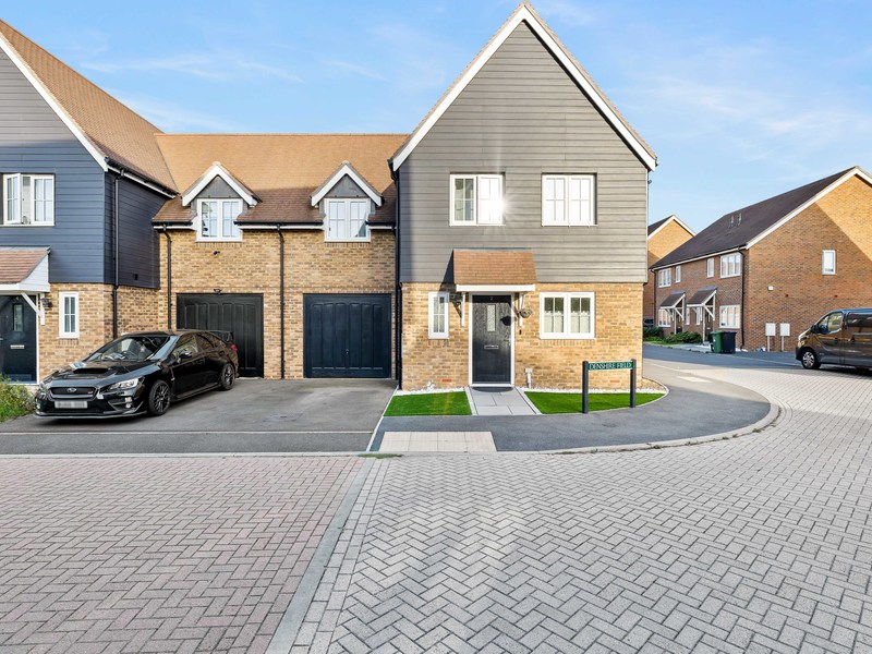 3 bed House - Semi For Sale in Horley, Surrey