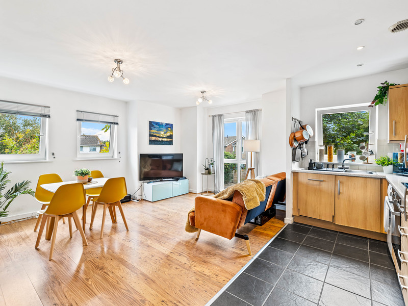 2 bed Apartment For Sale in Molesey, Surrey