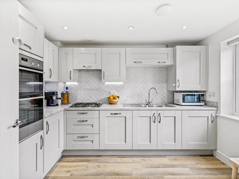 3 bed House - Semi For Sale in Horley, Surrey - 2