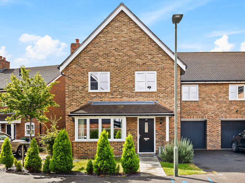 4 bed House - Semi For Sale in Horley, Surrey