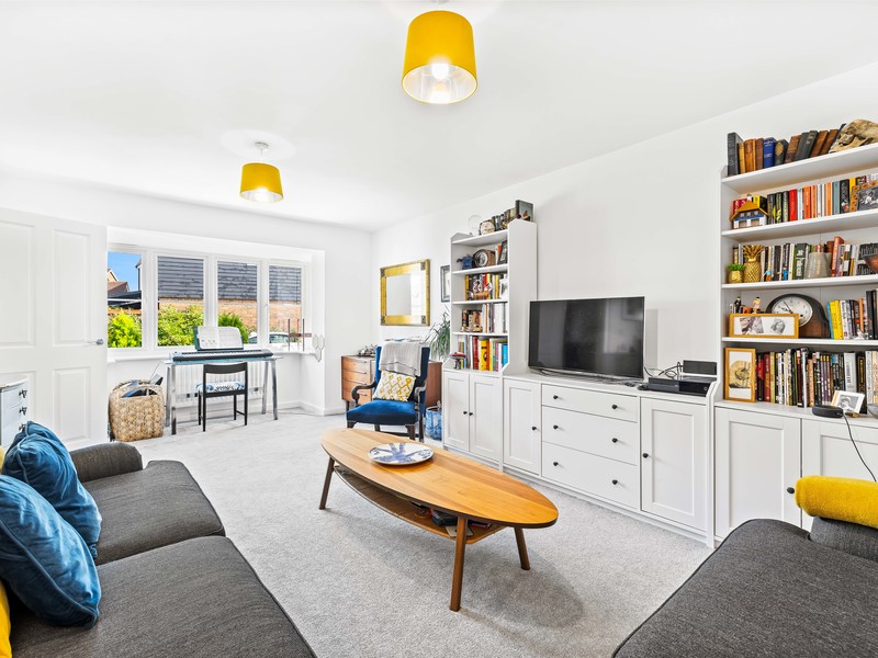 4 bed House - Semi For Sale in Horley, Surrey - 3