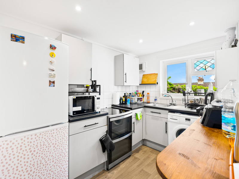 1 bed Apartment For Sale in Bramley, Surrey