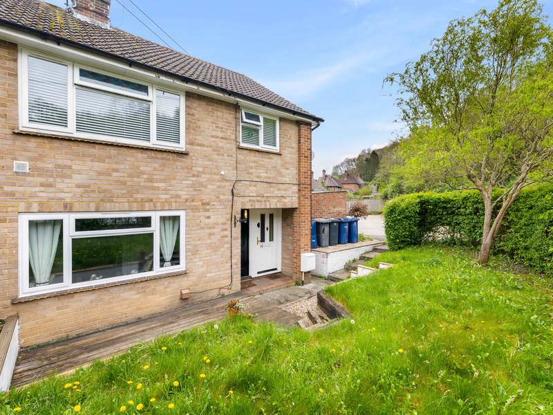 1 bed Apartment For Sale in Bramley, Surrey - 3