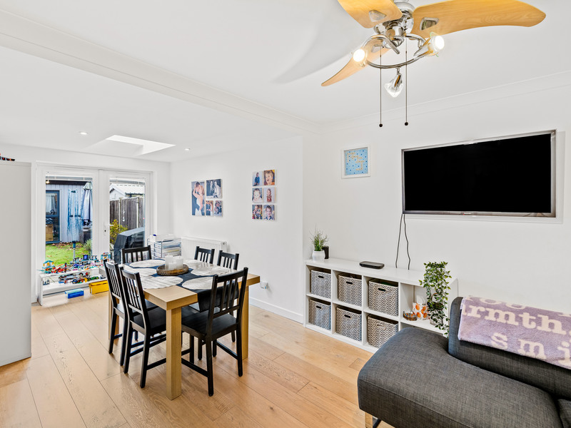 4 bed House - Terrace For Sale in Reigate, Surrey