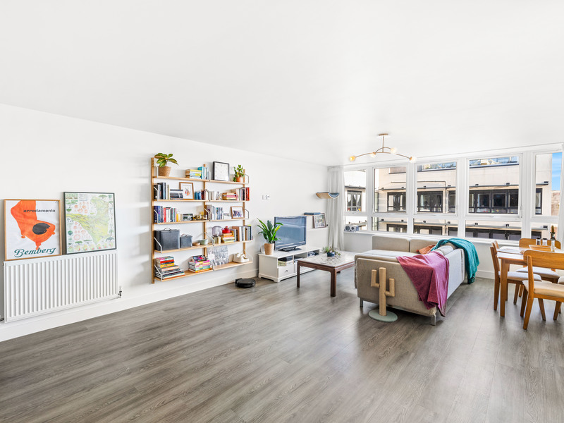 2 bed Apartment For Sale in Chichester, West Sussex - 3