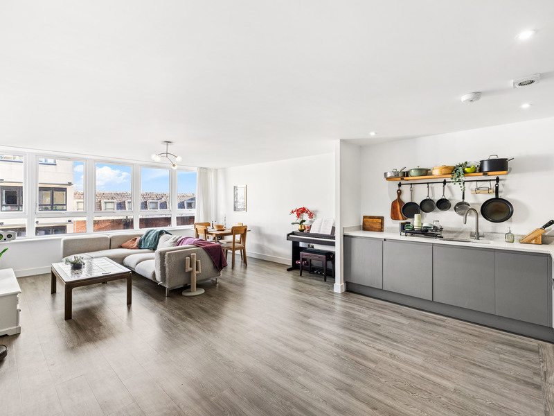 2 bed Apartment For Sale in Chichester, West Sussex - 2