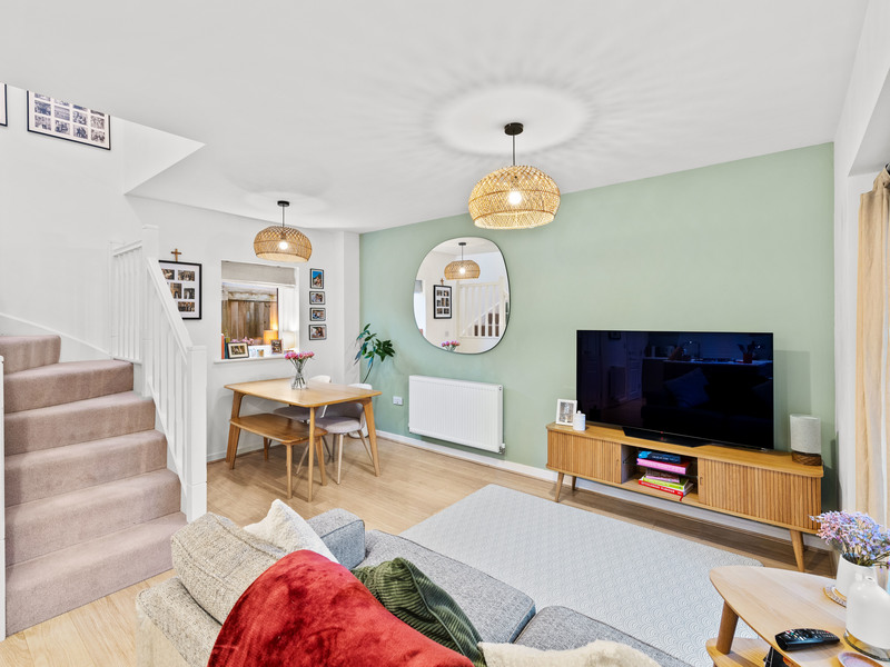 2 bed House - End Terrace For Sale in Horley, Surrey - 2