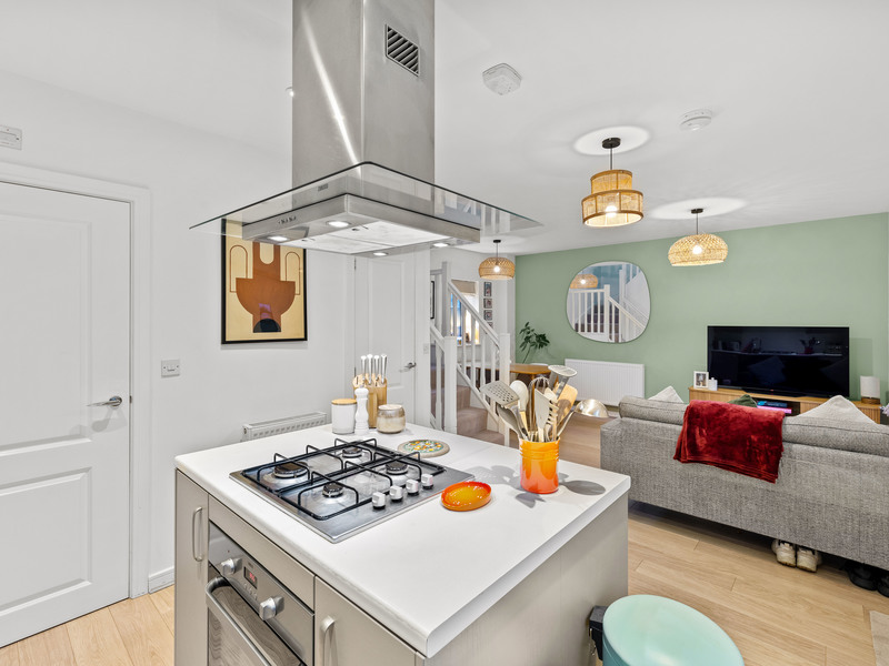 2 bed House - End Terrace For Sale in Horley, Surrey - 3