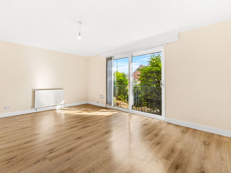 2 bed Apartment For Sale in Crawley, West Sussex - 3
